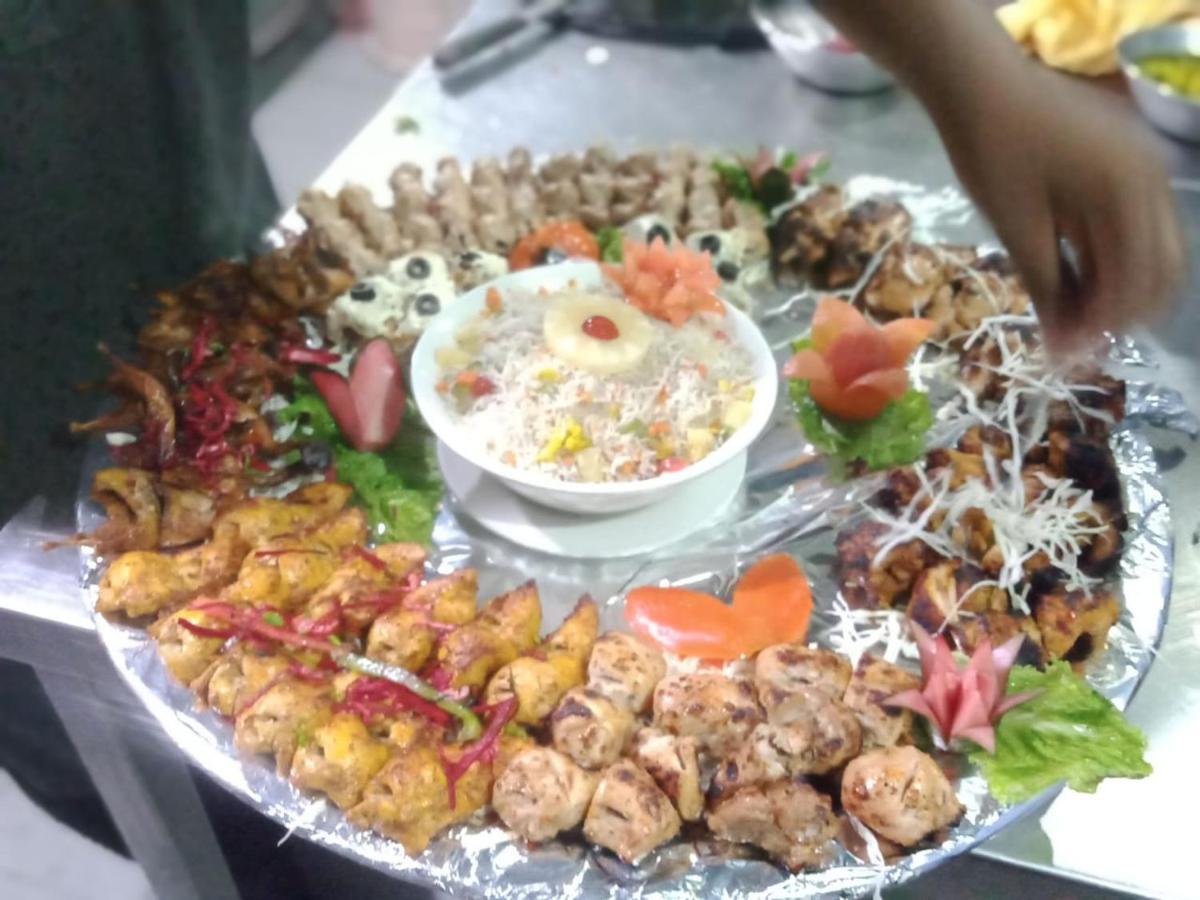 Shahi Palace Hotel Chichawatni Eksteriør billede